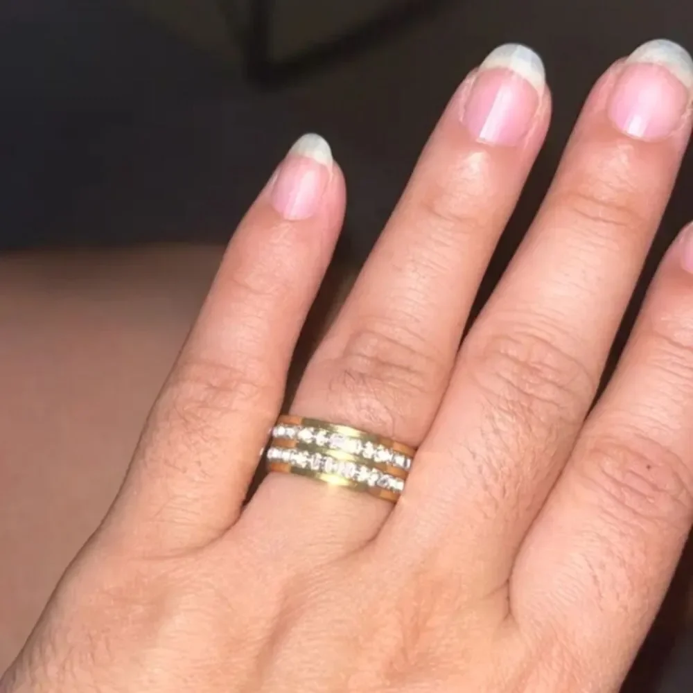Diamond engagement ring